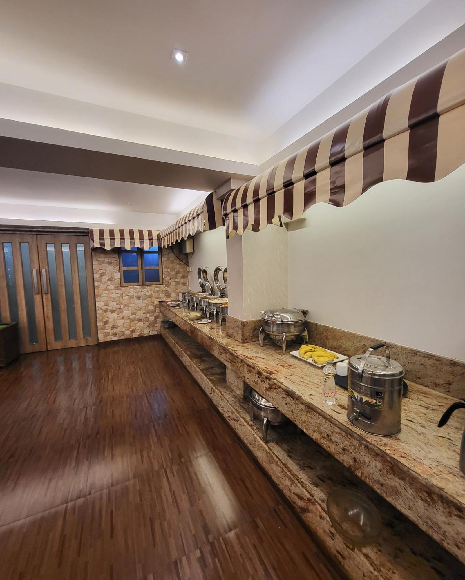 Hotel Maharana Inn Chembur Bombaj Zewnętrze zdjęcie